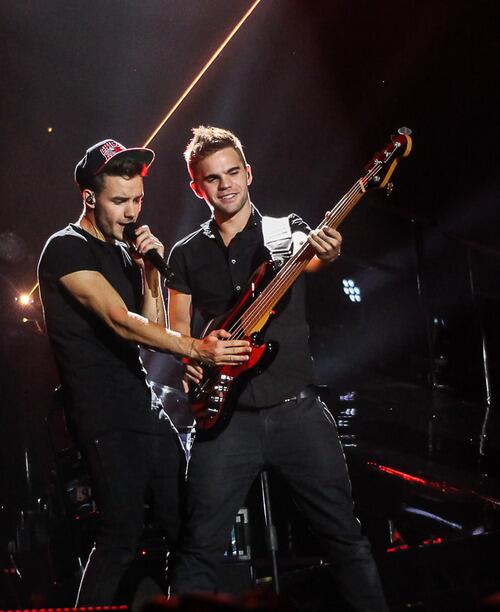 [TMH tour 2013] Photos - Page 8 BQ0l1RKCQAAz4yx