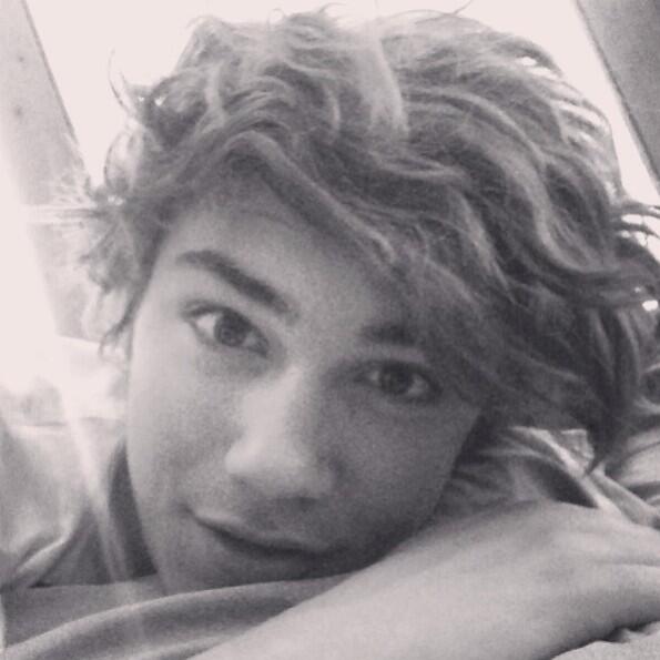 Morning! I'm still in bed! It's too comfy! What you all doing today? #LazySunday George X