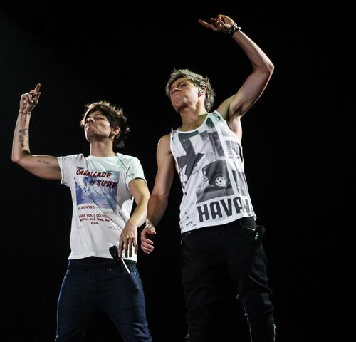 [TMH tour 2013] Photos - Page 8 BQ0m4c2CYAARhWo