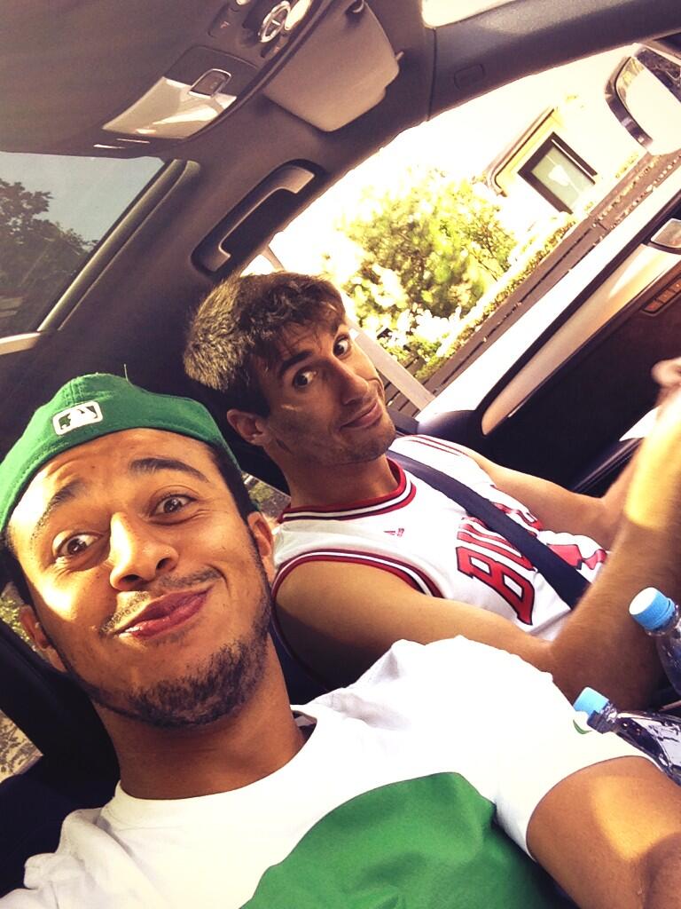 BQ0naF9CIAA5dKv.jpg:large