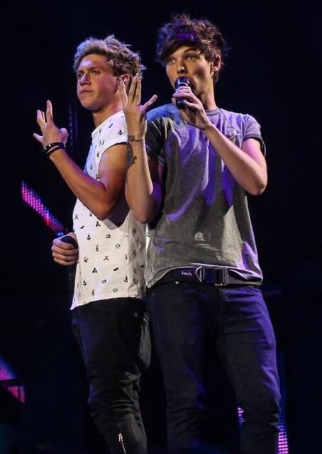 [TMH tour 2013] Photos - Page 8 BQ0o31eCMAAOqFf