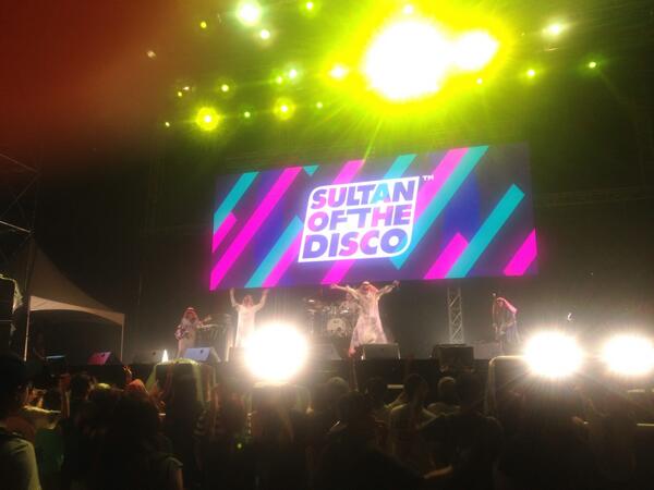 <<지산월드락페스티벌>>'현장스케치'
PEACE STAGE는 지금 술탄오브더디스코가 노래가 울려퍼지고있습니다.