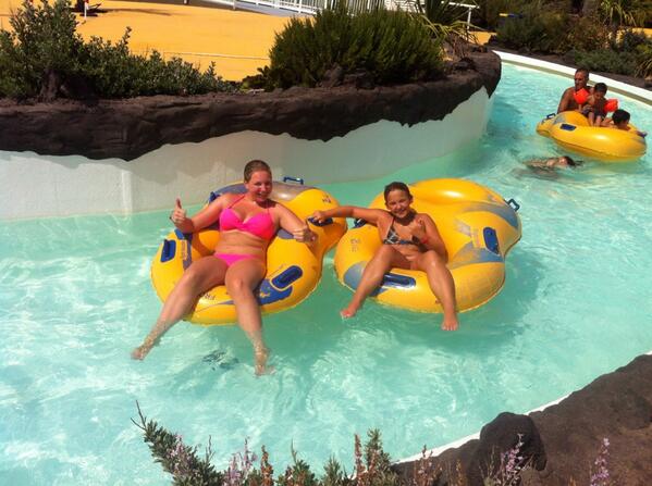 van_jos's tweet photo. Samen in een nu bubbelba(n)d....en lachen! http://t.co/e2N3KWyn2P