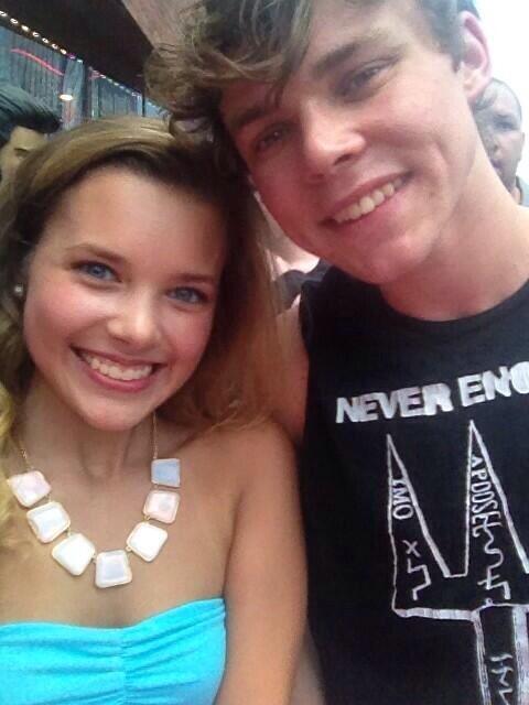 pooppebbles's tweet photo. @Ashton5SOS REMEMBER WHEN I MET YOU IN NASHVILLE http://t.co/YU0coc5wHs