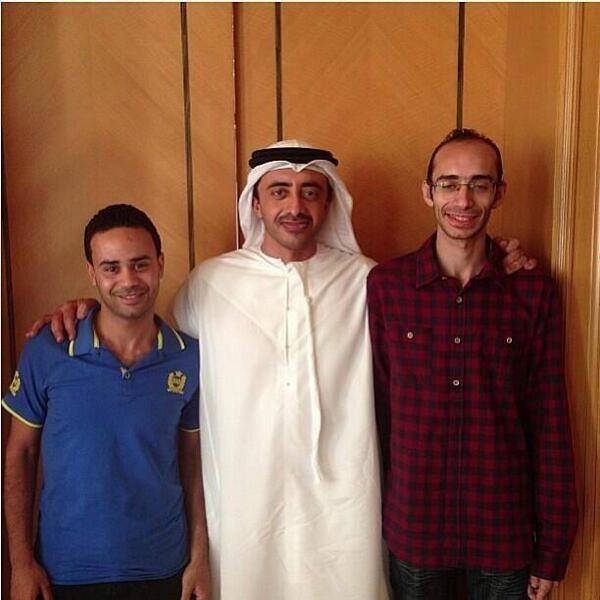 صورة/وزير خارجية الإمارات مع مؤسس حركة تمرد التي خرجت ع الشرعية و الذي قال أن خطوتهم المقبلة هي تحرير مكة من آل سعود