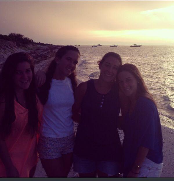 claragacto's tweet photo. Pues no se esta nada mal en mexico @FuenCasasGalan  @rocioDM_ http://t.co/i7AdB4X7qK