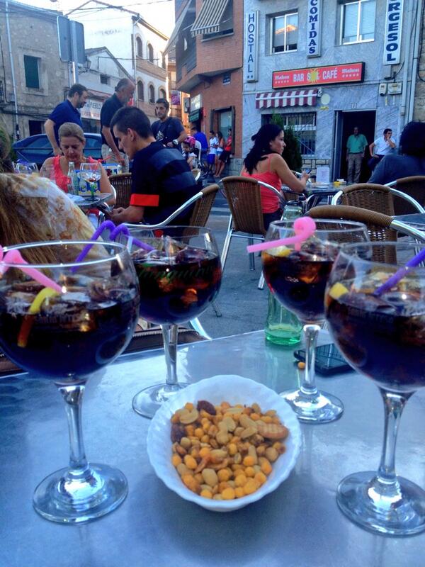 martaagms's tweet photo. Tarde de terraceo n buena compańia @emmabovary_  @ainhoa_muga  @lauritagms http://t.co/SIkcEWNEFj