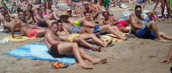 co0rtes's tweet photo. Postureo playa #Arenalsound http://t.co/wp7Tq6mlqo