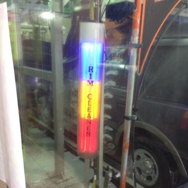 markflyons's tweet image. Hey now!