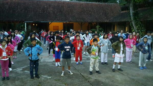 KampKebajikan's tweet photo. Senam pagi http://t.co/PFSqksECjn
