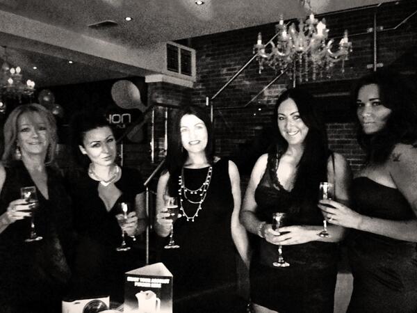 BarFusion1's tweet photo. #GLAMGIRLs http://t.co/AumB05FS3W