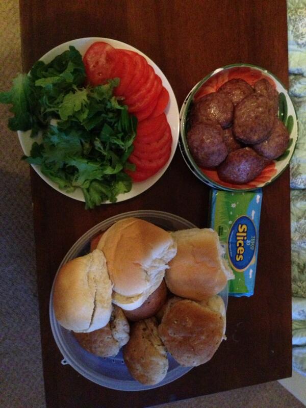 BigBenchRichE's tweet image. 9 burgers deep. In massive trouble #GonnaVom #Cheat #FatBastard