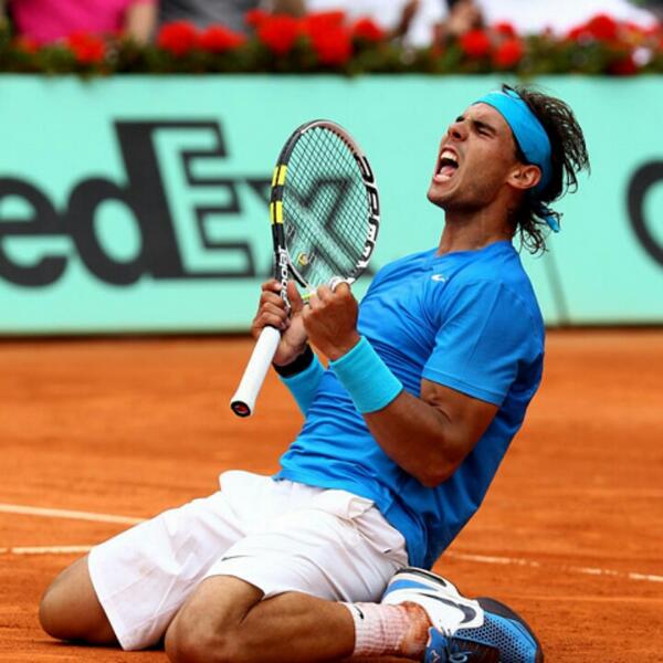 انا من عشاق رافيل ندال لاعب كره المضرب من يٱيدني في هدا الكلام