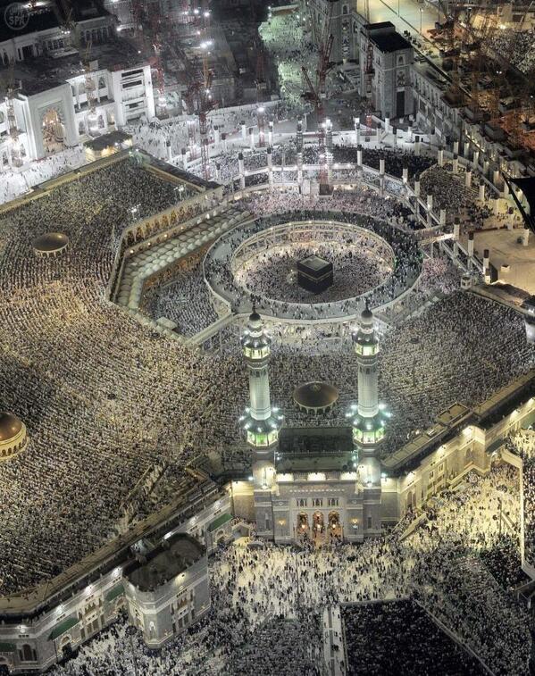 HashKSA's tweet photo. أكثر من مليوني مصل يؤدون صلاة العشاء والتراويح بالمسجد الحرام. (واس) #مكة #رمضان #ليلة_القدر #ليلة_سبعه_وعشرين | http://t.co/ZSCItK2mLc