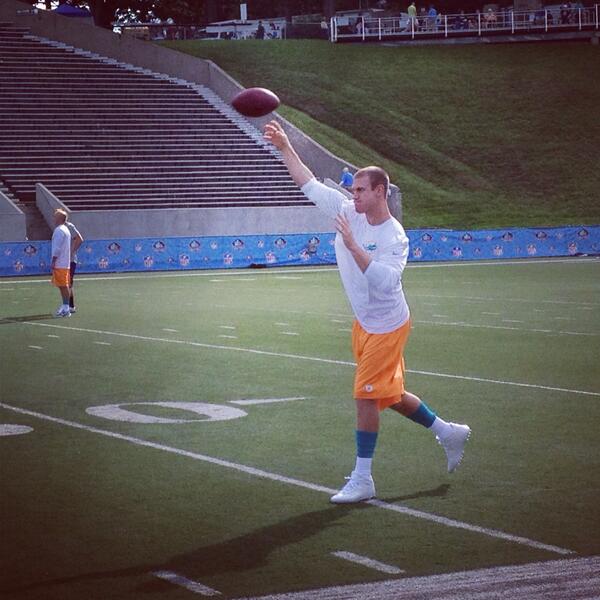 Tannehill getting loosened up. #MIAvsDAL #PFHOF13