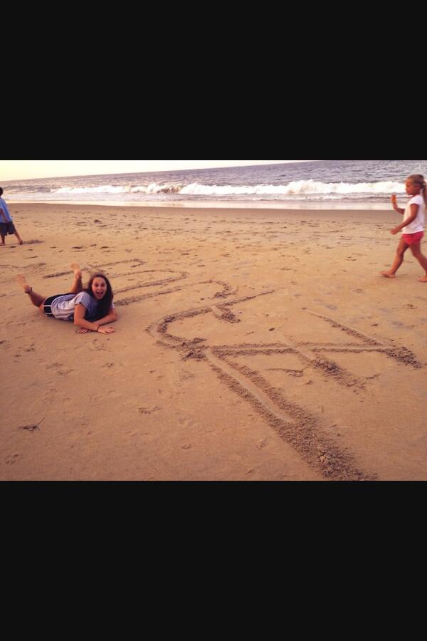 abelle_mariee's tweet image. my beautiful masterpiece in the sand #fartz