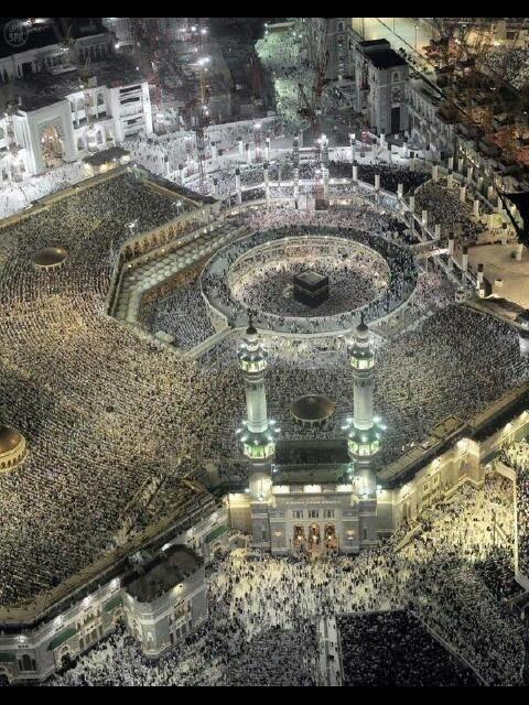 naseralsudairi's tweet photo. أكثر من 2 مليون مصلي فَ الحرم بِ ليله 27 من رمَضان  منظر يُبهج القلب ، اللهّم أحفَظ الإسلام و المسلمين ❤ #مكة #رمضان http://t.co/siYPYKdDsV