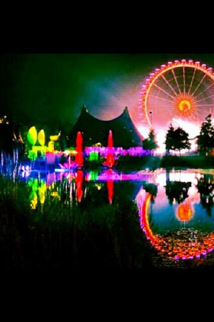 programapanico's tweet photo. Agora eh hora da #Tomorrowland aqui no @programapanico !! Se vc curte, da RT !! #paniconaband http://t.co/84qsZxByGu