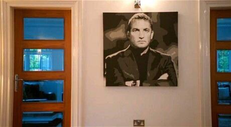 ArsenalGent's tweet photo. Arsenal lack class, says Brendan Rodgers, a man with a large portrait of Brendan Rodgers in his own house. http://t.co/DPTkFiIbk4