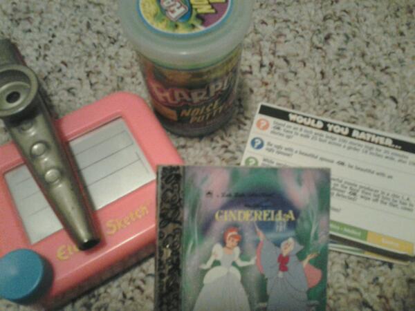 sfloveing's tweet image. Packing. #backpackessentials