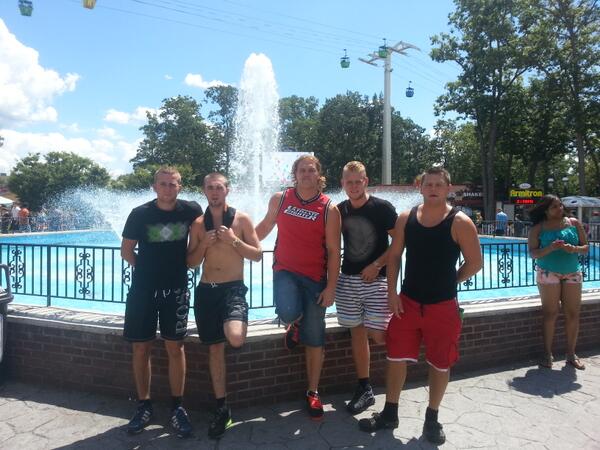 billywilson841's tweet photo. 6 flags http://t.co/BmccgNbQHP