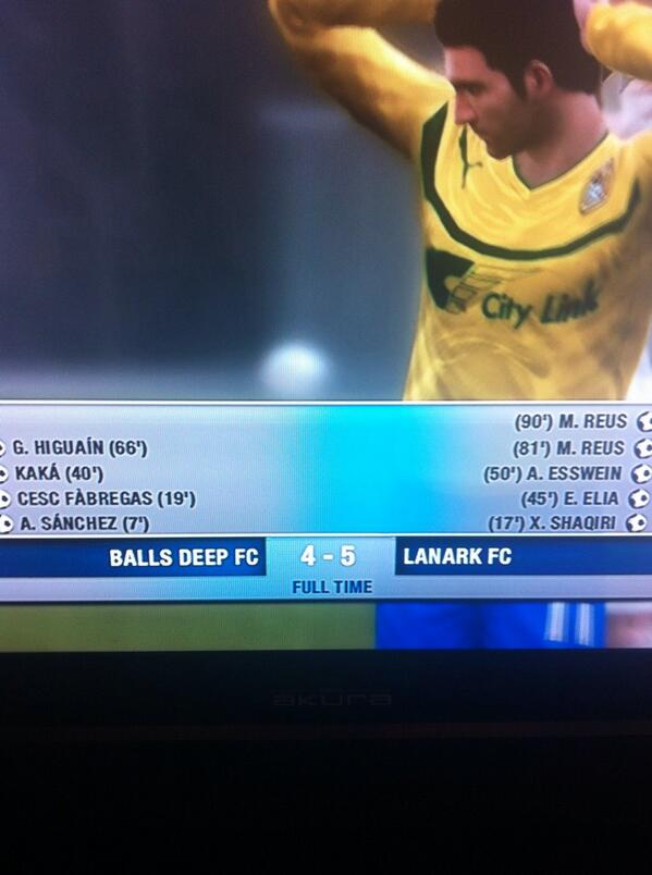 RickleChimby's tweet image. Easily winning the gold cup.... #LateNightFifa