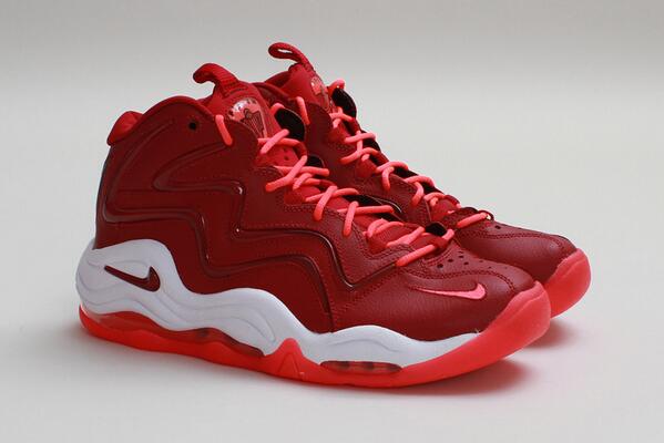 HYPEBEAST's tweet photo. .@Nike Air Pippen 1 Retro “Noble Red”
  http://t.co/tYOMAEfKAS http://t.co/OMNpcJuIDv