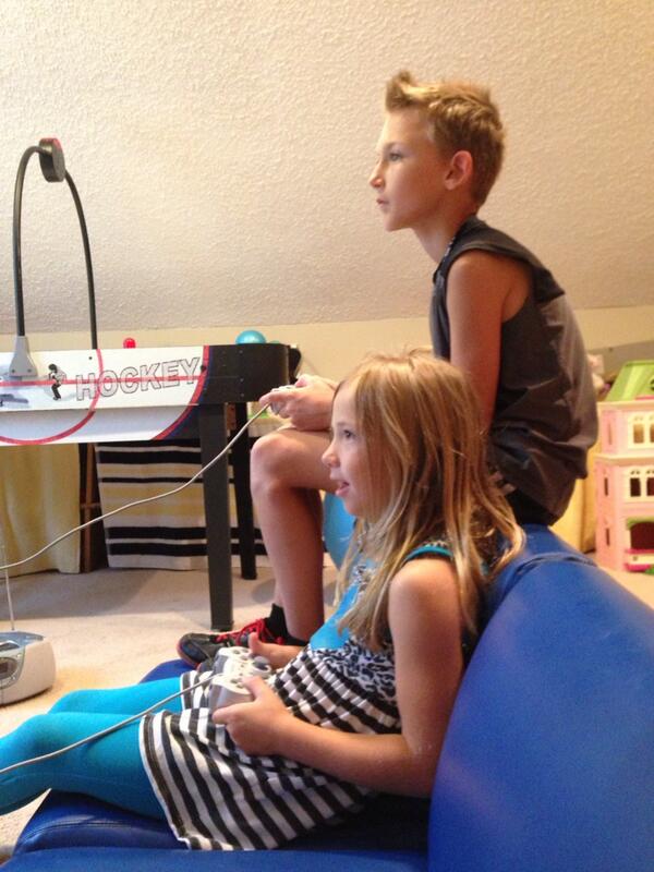 ElisabethKp15's tweet image. Life of a Babysitter 👶🎮 💚 #thesecuties #videogames