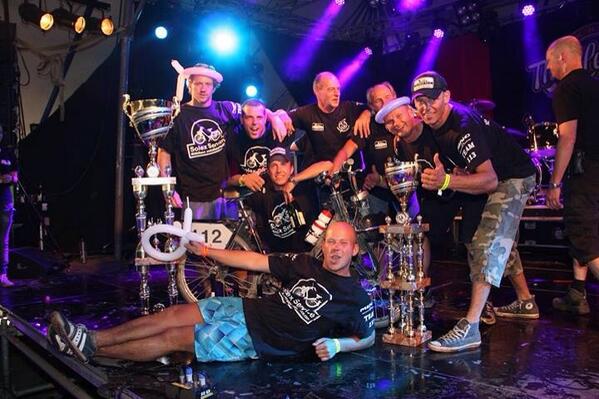 solexteam's tweet photo. Nog een fototje van gisteravond! #solexrace #hattrick #kampioenen!!! http://t.co/Y30A3cxdQk