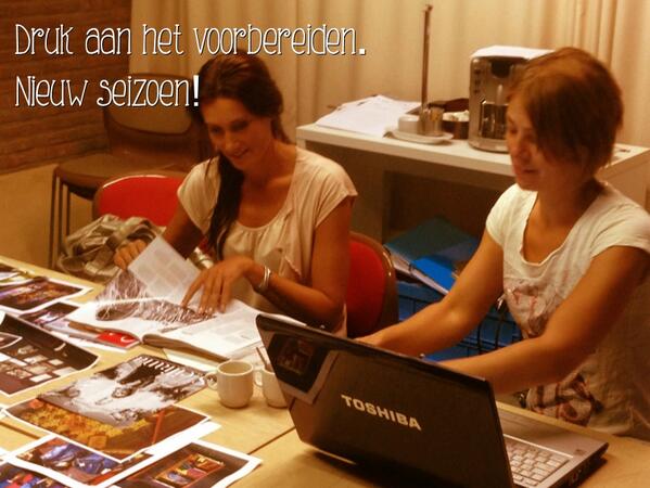 Jeannette en Ankie zijn al weer volop aan het brainstormen over de nieuwe etalages! Wij zijn benieuwd!