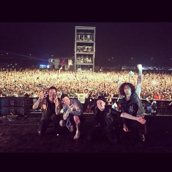 maddy_kim's tweet photo. @PatrickStump  love you guys!! XD at Pentaport Rock festival in South Korea!! http://t.co/FbxGIeABZO