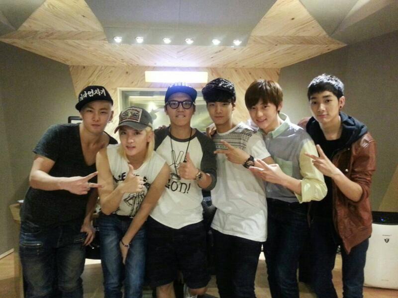 BQ5jGr8CEAErlp2.jpg:large