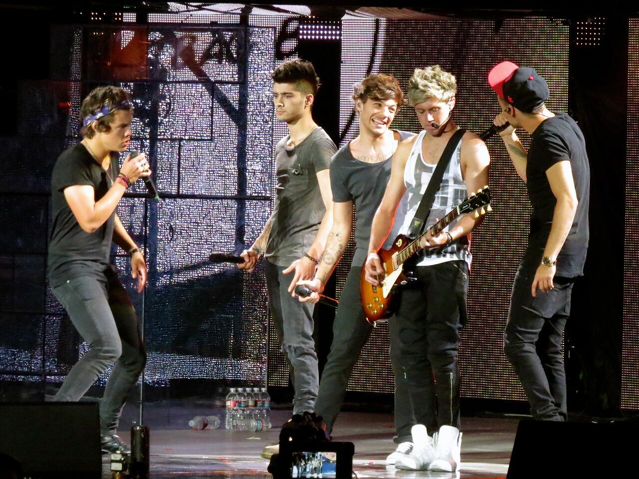 [TMH tour 2013] Photos - Page 8 BQ68gkaCQAADWoZ