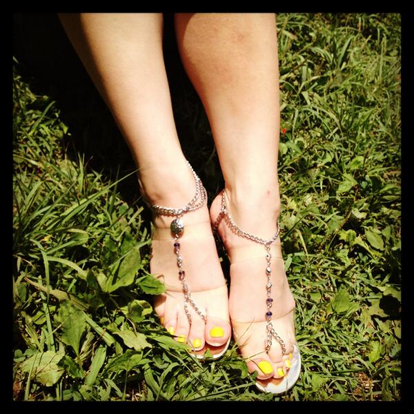 sharuruspace's tweet image. Ellie Charra ｴﾘｰ･ﾁｬｰﾗ  デザインテーマは『大人の女性が少し遊び心を取り入れる靴』  素足でいるより、より美しくみえる脚を目指しています。 sharuruspace.com/brandlist/elli… #サンダル #レディース