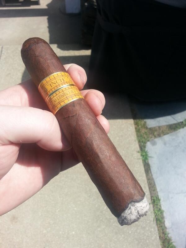 SteveVLiLo's tweet photo. Smoking an @EPCarrillo Inch. Great flavors! http://t.co/HEhGDfGuzP