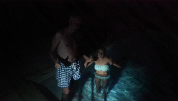 lottewitte's tweet photo. Veel plezier in het water @Fleurlike http://t.co/Q4KbP53AuU