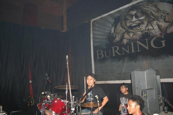 burning band tweet media