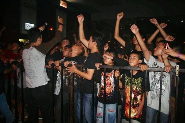 burning band tweet media