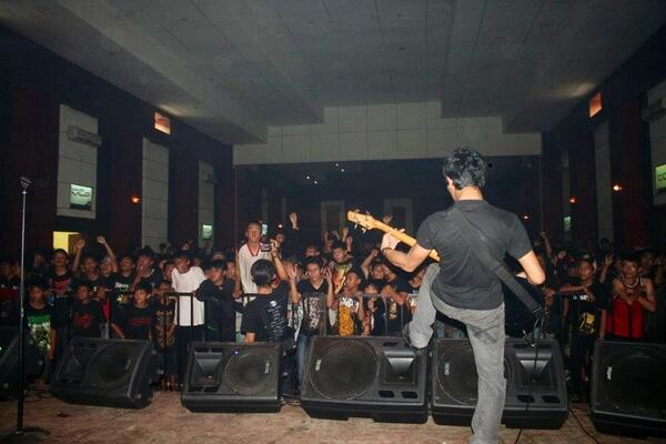 burning band tweet media