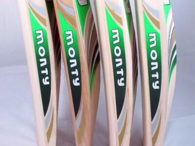 CRICKETMONTY's tweet photo. Large edges @peders246 http://t.co/Uc8U9vZPWX