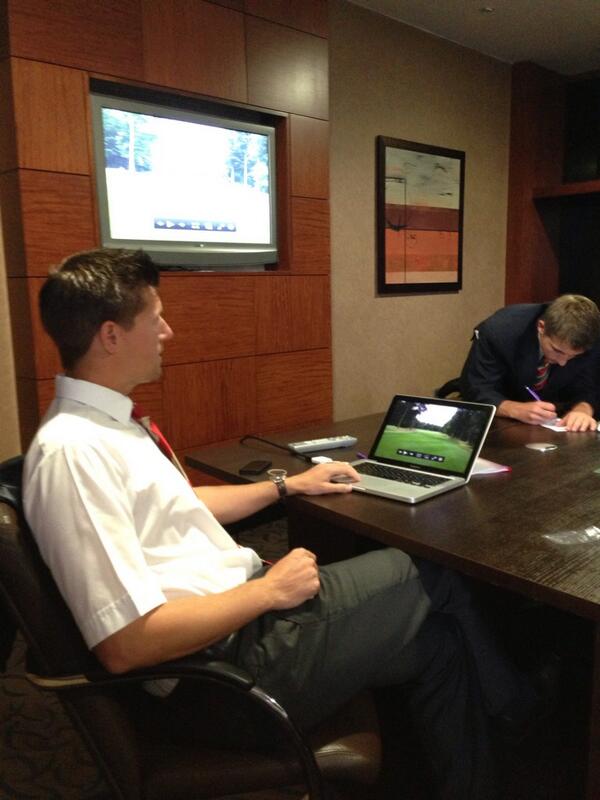GarethJamesGolf's tweet image. Coach in full flow during team meeting #coursestrategy #seriousstuff