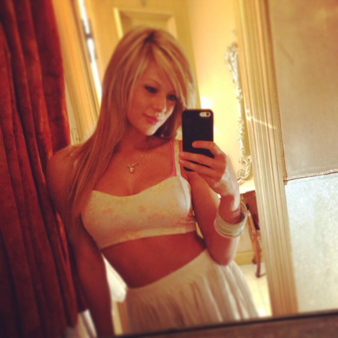 Sweet moments at the the Playboy Mansion <3 #love #colorful #style #girls http://t.co/nxkXPuVTBx