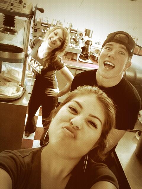 valeriaG143's tweet image. Working hard... Hardly working? Que? #JAVALIFE #mywhitesiblings