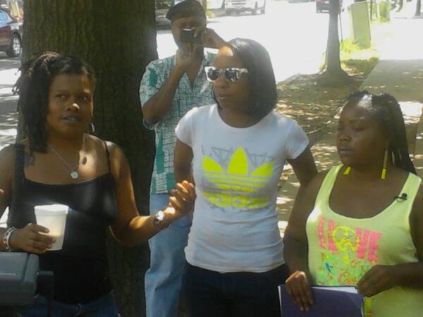 schylardblkgrn's tweet image. @barryfarmta @EmpowerDC outreach in barry farms...#fightdisplacement!!