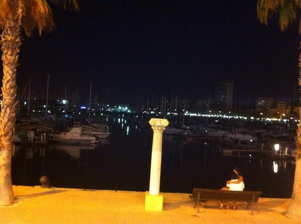 jorgevcf84's tweet photo. Cenando en el puerto de Alicante @marta_roda_ http://t.co/ERIaBfYx1j