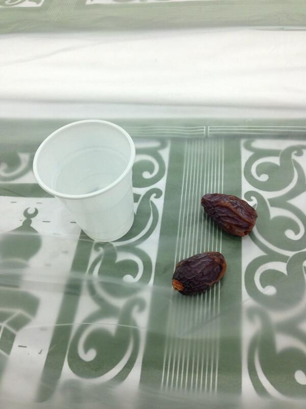 R14ASE's tweet image. “@N4LYO: #teamIftar ready with #zamZam water  and Palestinian dates .... winning ! http://t.co/voNxFyC3lD” we won today, masha'allah.
