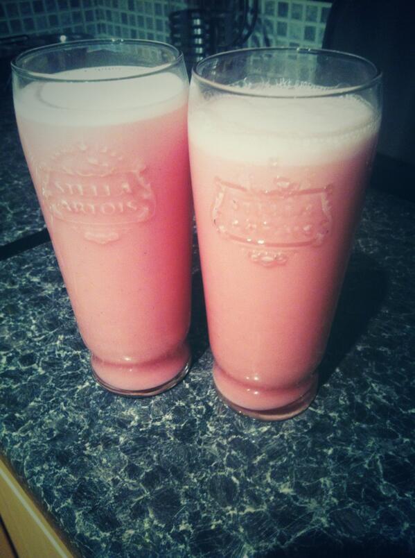 cwrobinson_'s tweet image. Post work out bulk shake! #1000calories #2pints 😷👊