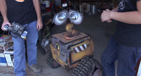 OZTAC_IT's tweet photo. Pixar's Wall-E brought to life with impeccable, life-sized robot replica http://t.co/EO6hrLBPzu http://t.co/5mvcdMhoe4