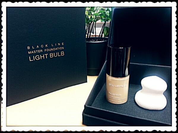 LivingSense's tweet image. 페이스의 거장 슈에무라가 선보리는 파운데이션의 새로운 역사!!!
슈에무라 최초의 블랙라인*마스터*파운데이션.  투명하고 얇지만 완벽하게 커버되는 기적을 경험하세요.