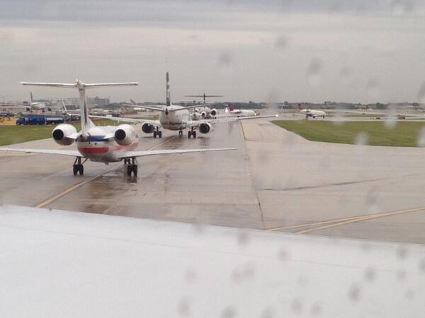 CallsignGroucho's tweet photo. Stacked up at O'Hare.  Looks like everybody is leaving #OSH13 at the same time!  Lol http://t.co/O37nEU2hS7